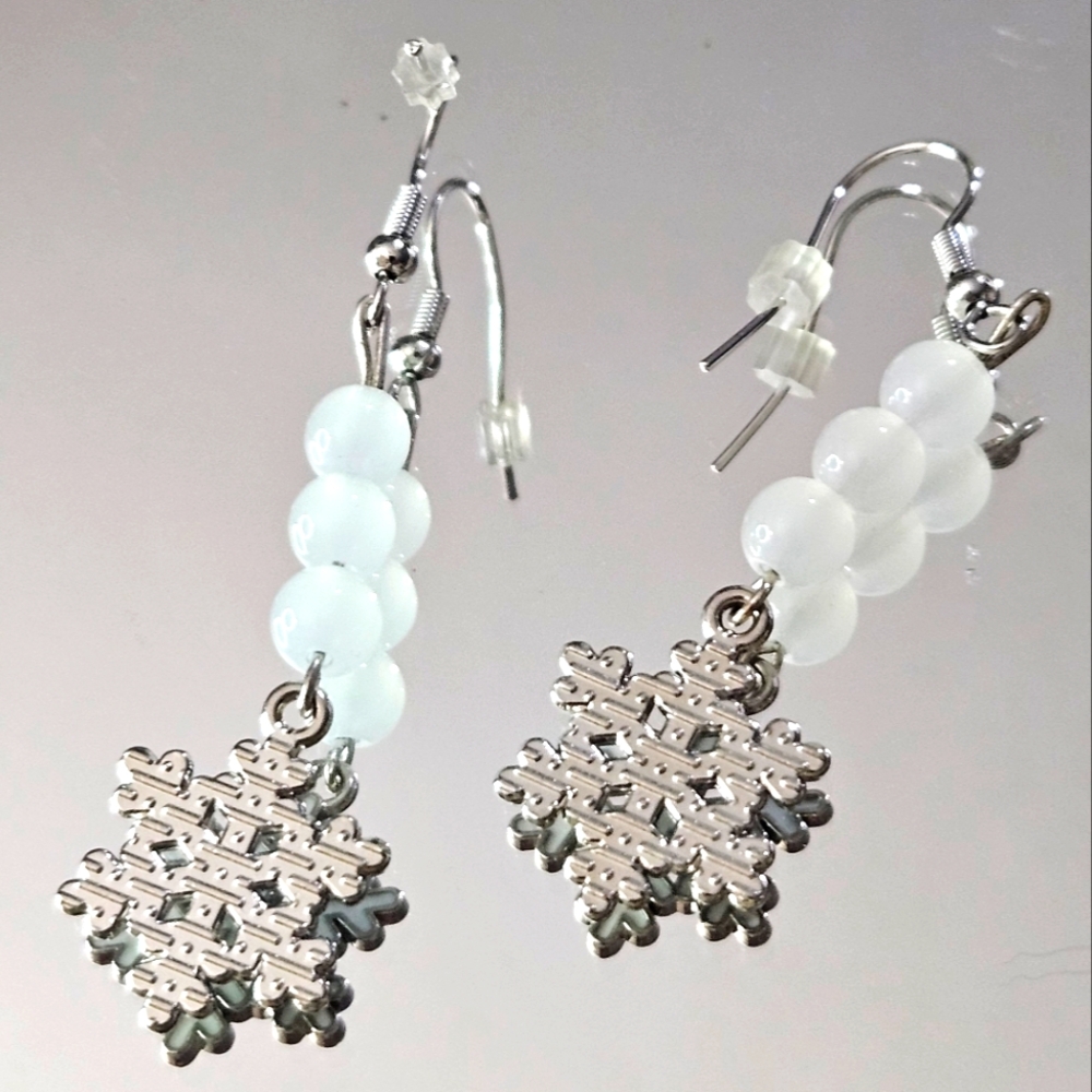 Elegant Snowflake Dangle Earrings in White and Silver - Picture 2 of 4